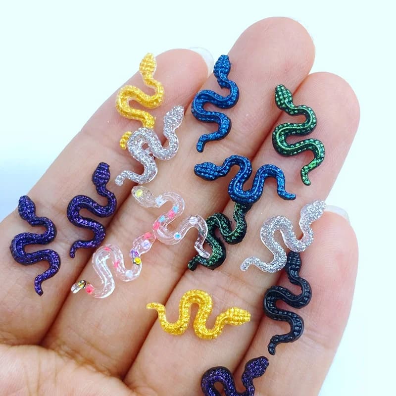 50 Pz Nuovo Carino Resina 8*17mm Mini Lucido Piccolo Serpente Serie Parte Posteriore Piana Manicure Parti Abbellimenti Per Archi Dei Capelli Accessori