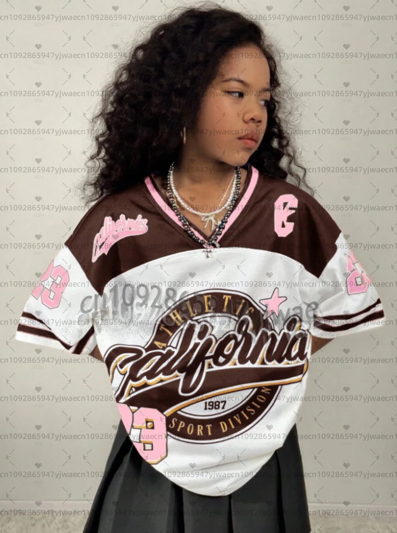 Maglia Sportiva 2026 per Ragazze California N.23, T-shirt con Scollo a V alla Moda, Comoda e Versatile, Top Y2K Street Retro Hip Hop per Bambini e Adulti