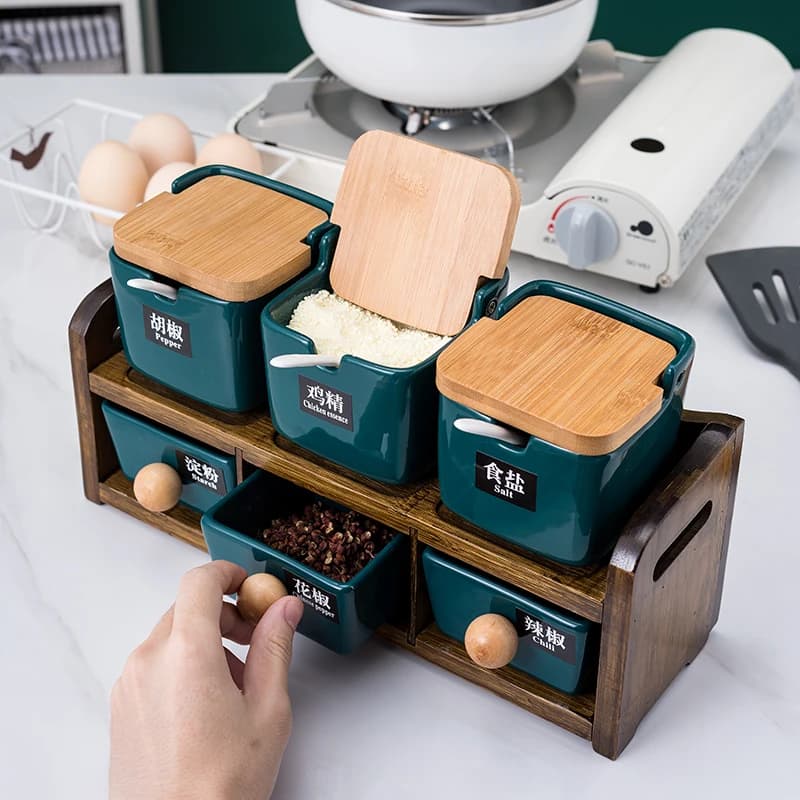Set di barattoli di spezie in ceramica con ripiano in legno, organizer da cucina a doppio strato per sale/zucchero/condimenti, design salvaspazio
