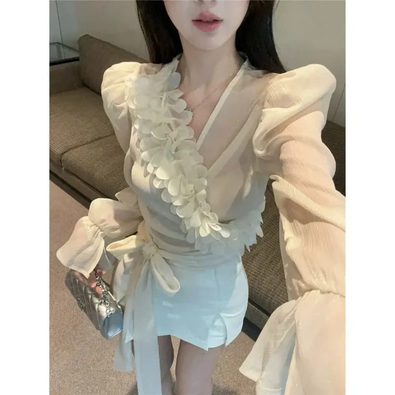 French chiffon shirt with women's sleeves Summer Pure Desire The small French top with V neck is beautiful blouses