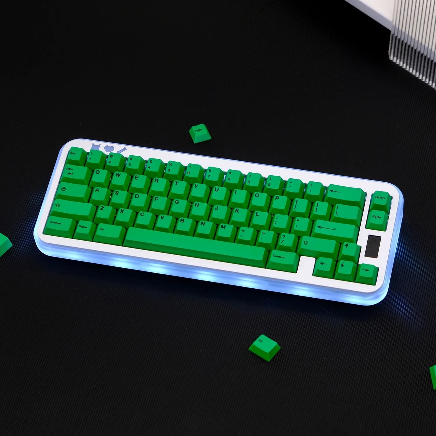 Mechanical keyboard with green keycap in PBT material, original height, sublimation.