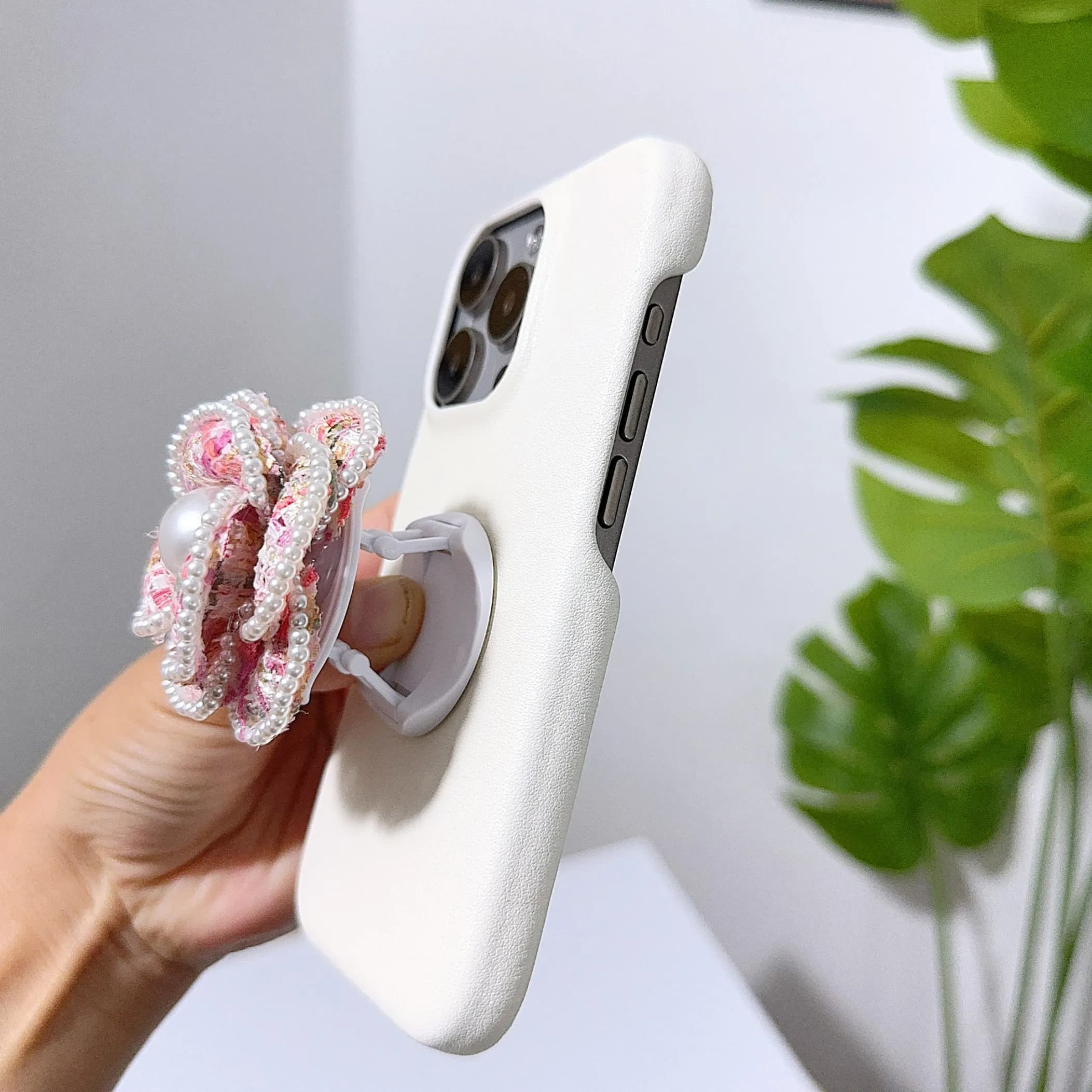 Custodia pieghevole in pelle PU con staffa pieghevole per fiore di perla di lusso per iPhone 16 15 14 Cover per telefono 13 12 11 Pro MAX Custodia rigida antiurto posteriore