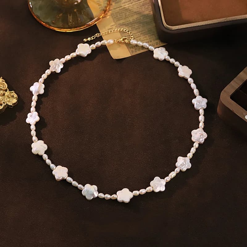 Collana con Fiore di Perle Barocche d'Acqua Dolce, Girocollo Minimalista Versatile, Catena Elegante di Lusso per Clavicola, Gioielli di Moda per Donne