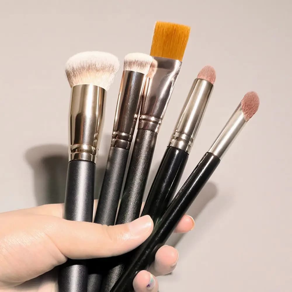 Pennello per contorno ombretto grande superiore Pennello cosmetico Strumento di bellezza Pennello per correttore per fondotinta Pennello Kabuki Pennello per il viso Pennello per trucco