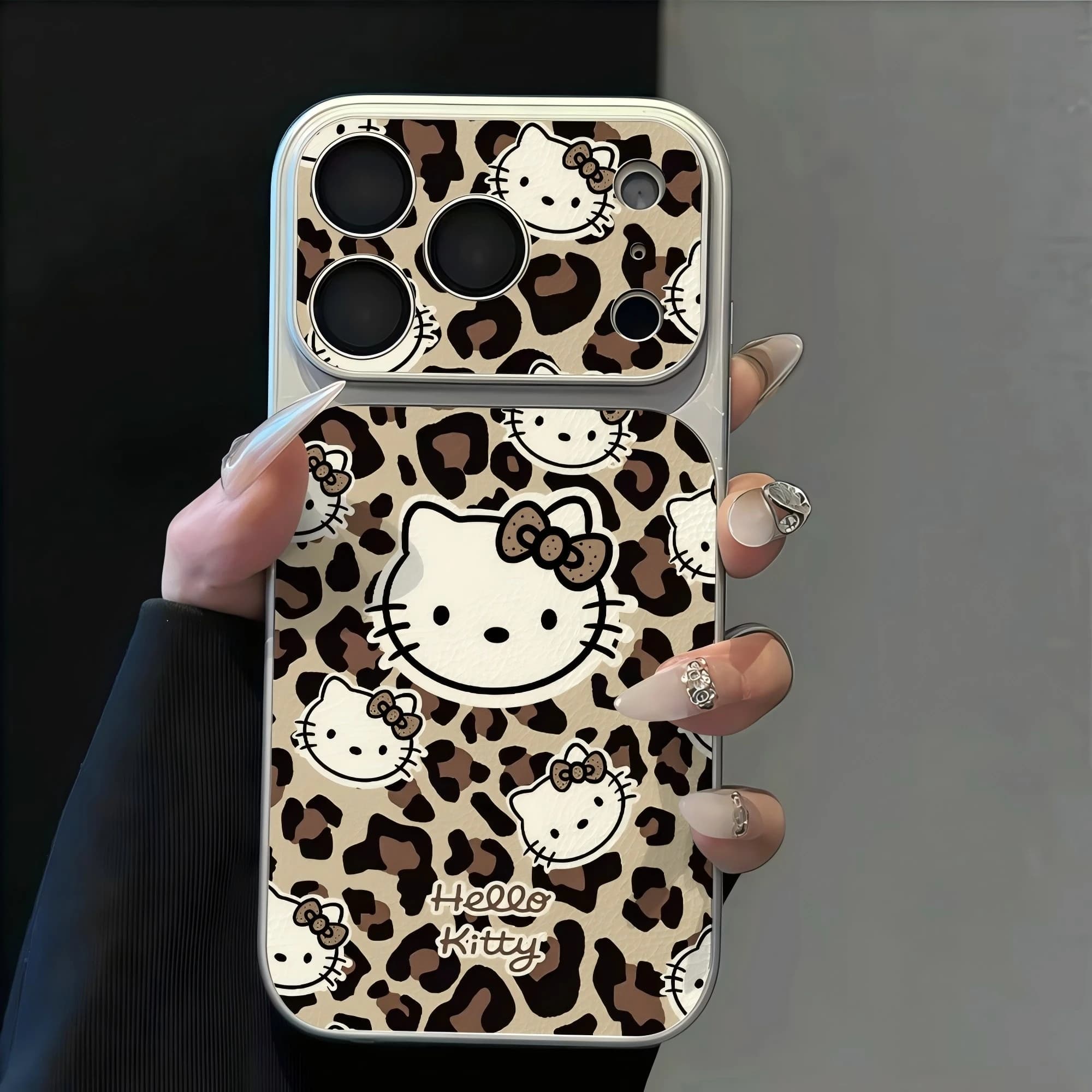 Cover per iPhone con stampa leopardata Hello Kitty per iPhone 17 16 15 14 13 12 11 Pro Max, iPhone 16 15 14 8 Plus, 17 Air, 16E, 17E, X, XR, SE