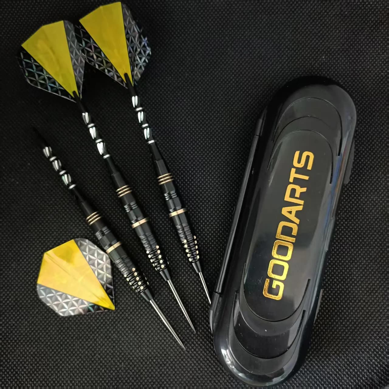 Set di freccette con punta in metallo da 3 pezzi Set di freccette con punta in acciaio 24g Botti in ottone professionali Freccette per freccette + 3 voli per freccette extra