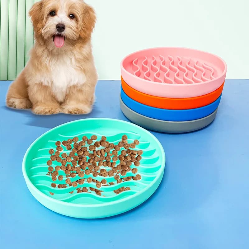 1PC Silicone Pet Cat Dog Slow Food Bowl Fat Help sano rotondo Anti-soffocamento addensato e antiscivolo stoviglie per animali domestici multicolori