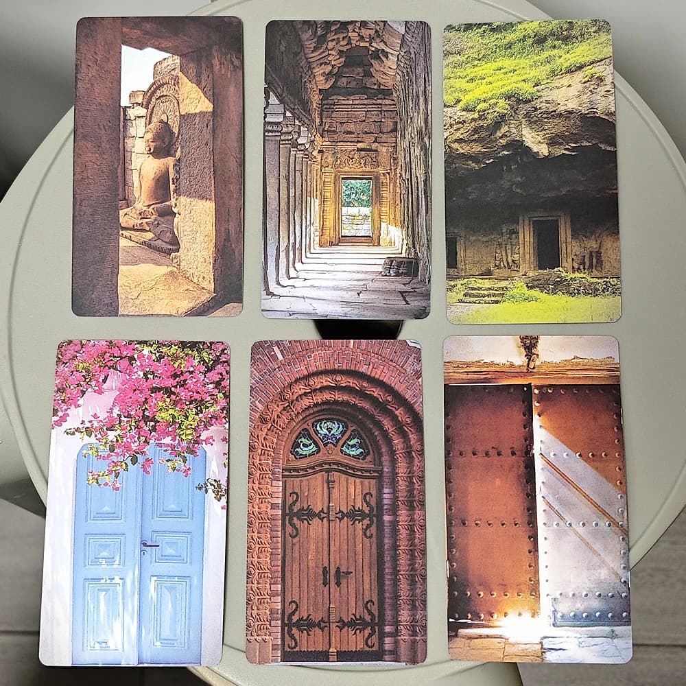 Divine Doors Oracle Deck Un mazzo da 40 carte 10,5 * 6 cm Dietro ogni porta Mette avventure, mistero e ispirazione