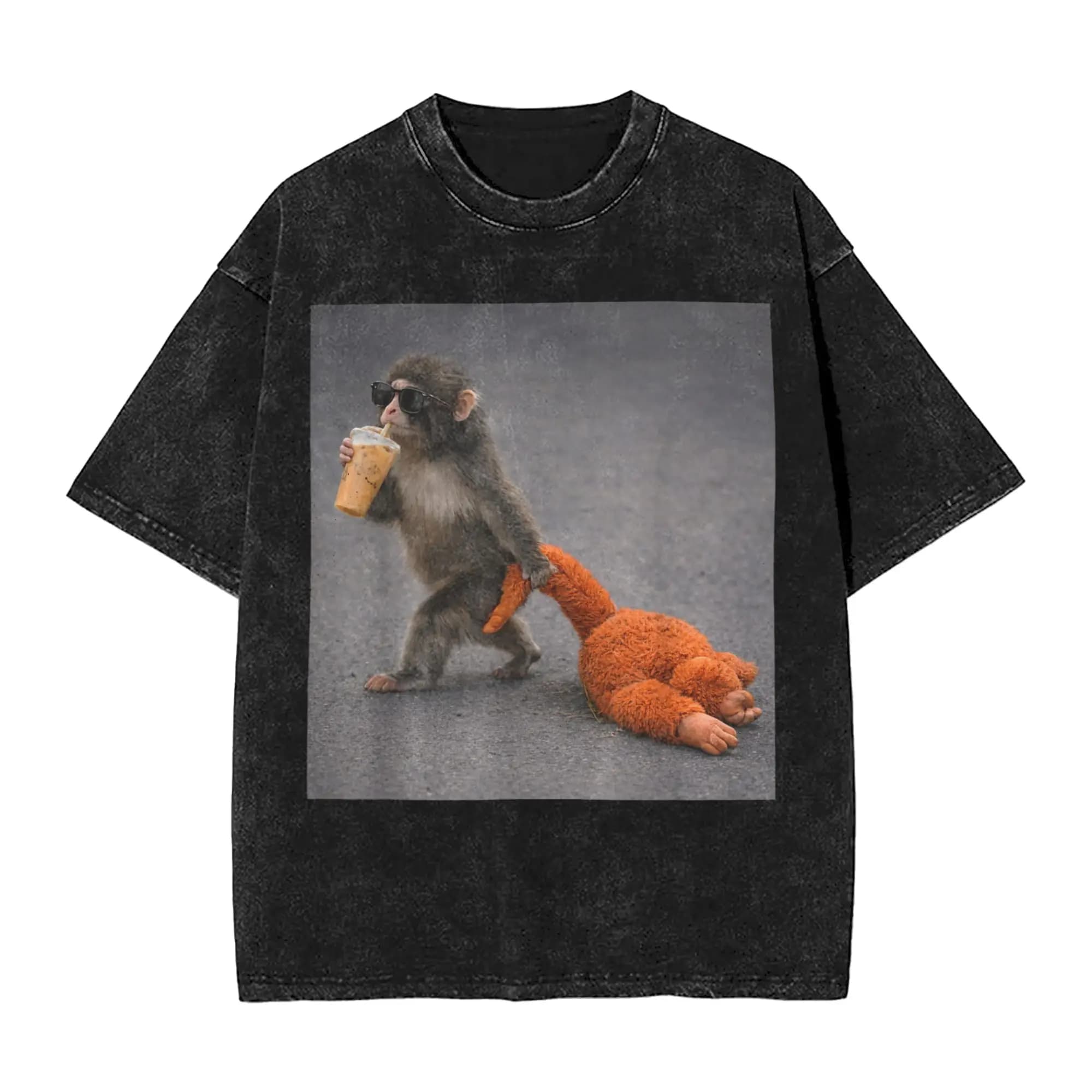T-shirt da uomo in cotone con stampa divertente 'Baby Monkey Punch Drinking Iced Coffee', lavata, a maniche corte e girocollo, ideale come regalo