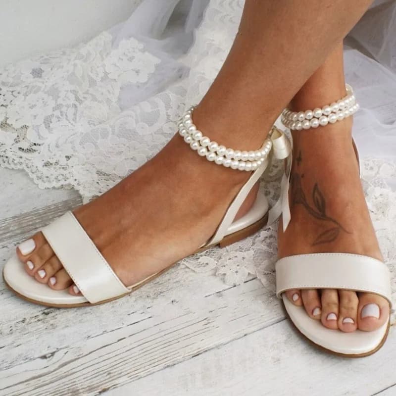 Sandali piatti da donna europei e americani della nuova estate Sandali da donna con nastro di perle Scarpe da sposa classiche