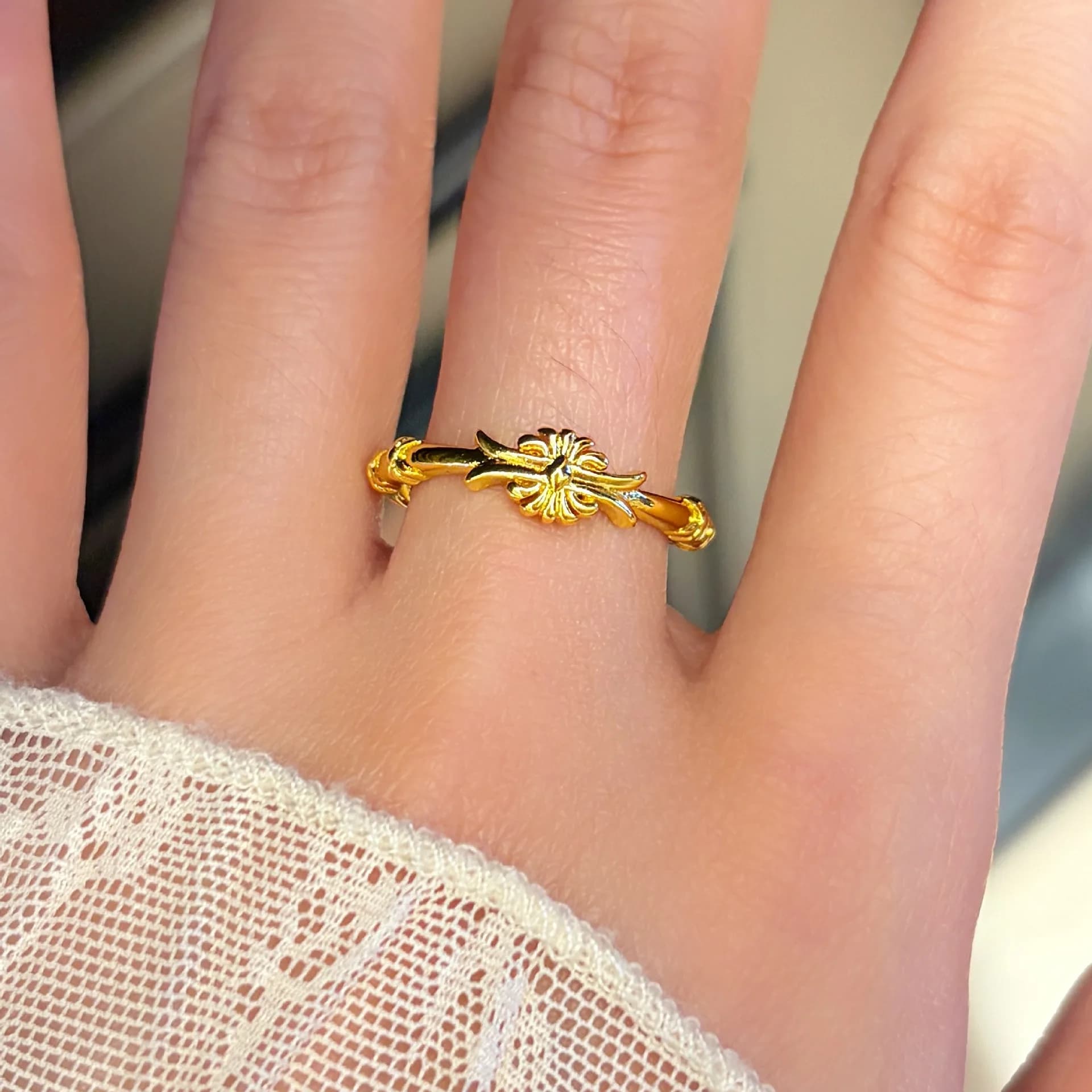 Anello a croce da donna, versatile, di alta gamma, di tendenza, raffinato, di lusso leggero, regolabile.