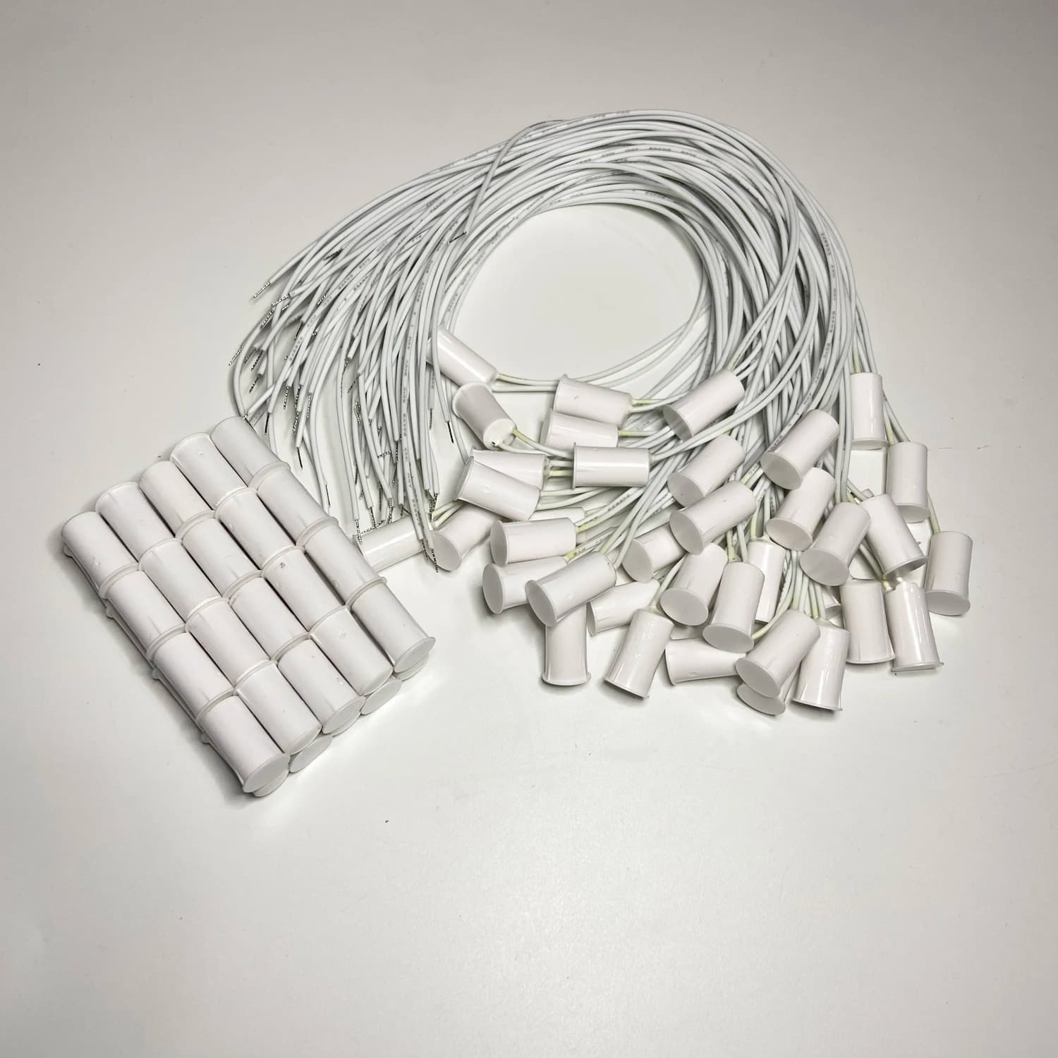 40 pezzi di filo di plastica porta aperta allarme magnete finecorsa rilevatore di sicurezza domestica allarme segnale NC sensore di apertura finestra magnetica