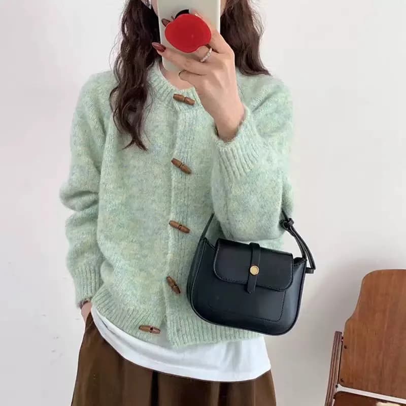 Cardigan lavorato a maglia con bottoni in corno girocollo per donna in autunno inverno Giacca maglione versatile morbida cerosa allentata di nuovo stile