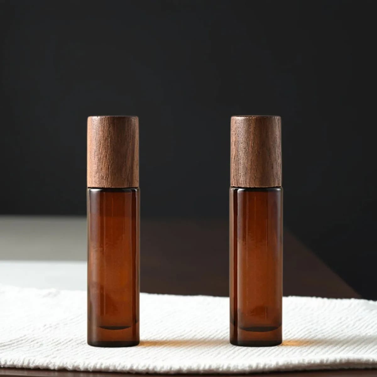 6X 12X 24X Oli essenziali in vetro ambrato Roll On Bottiglie 5/10ML Coperchio in legno di noce di bambù naturale Tappo Roller Ball Profumo Aromaterapia
