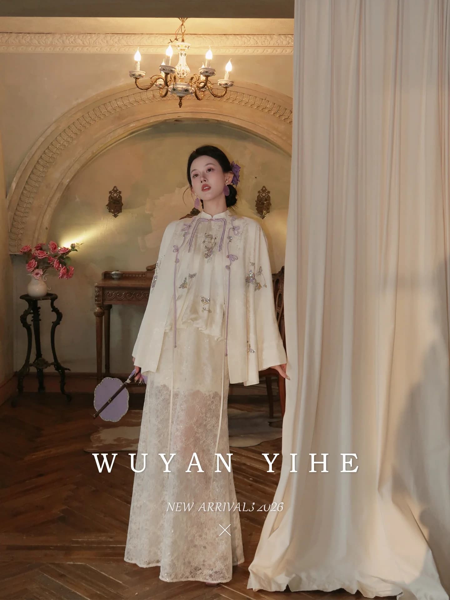 New Original Chinese Style Set with Jacket, vests, skirts and shorts in Embroidered Silk, Floral Pattern, Long Sleeves, Casual Clothing for Women