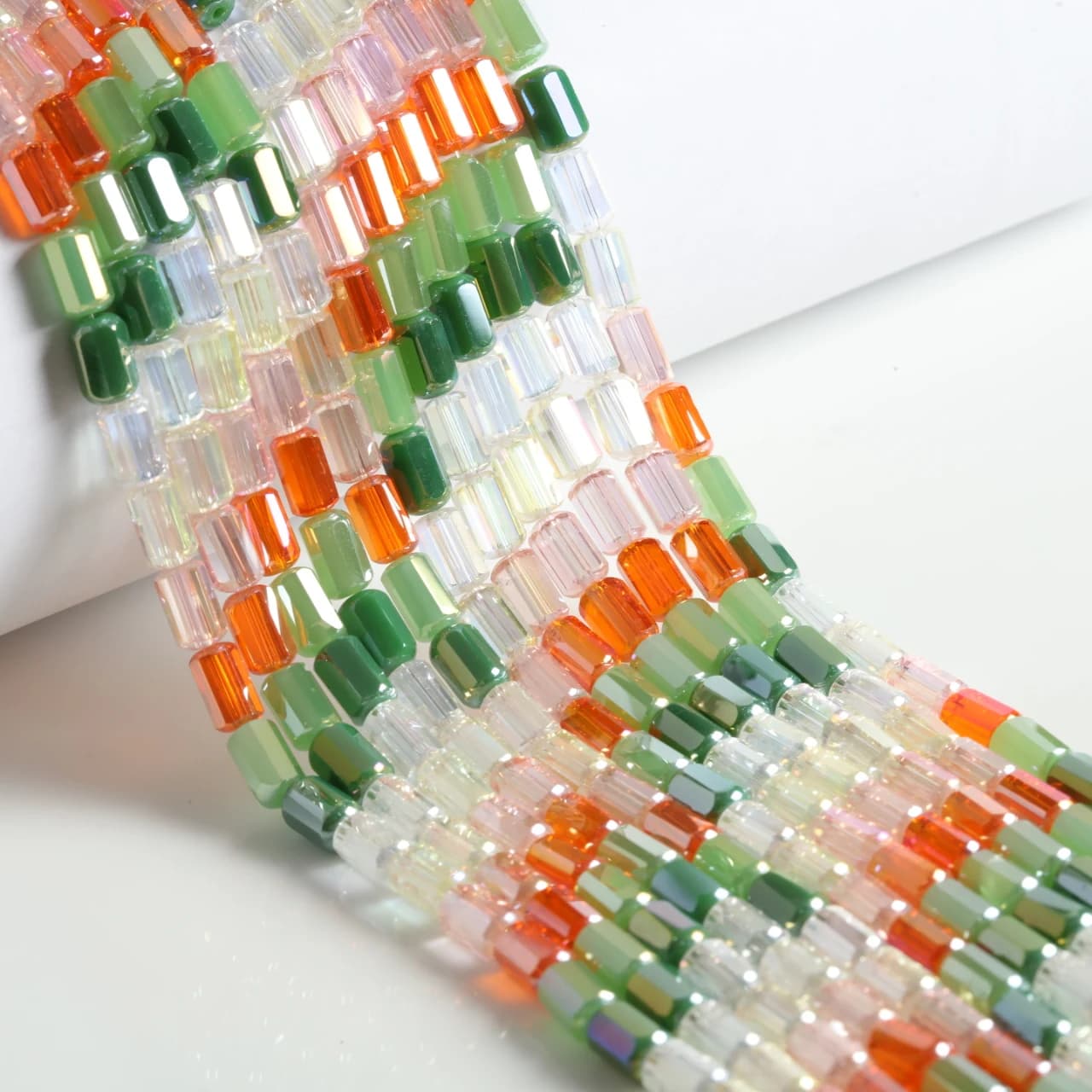 Perline di vetro a tubo lungo 5x9mm colori misti, perline a tubo dritto multicolore per creazione fai da te di braccialetti, collane e gioielli.