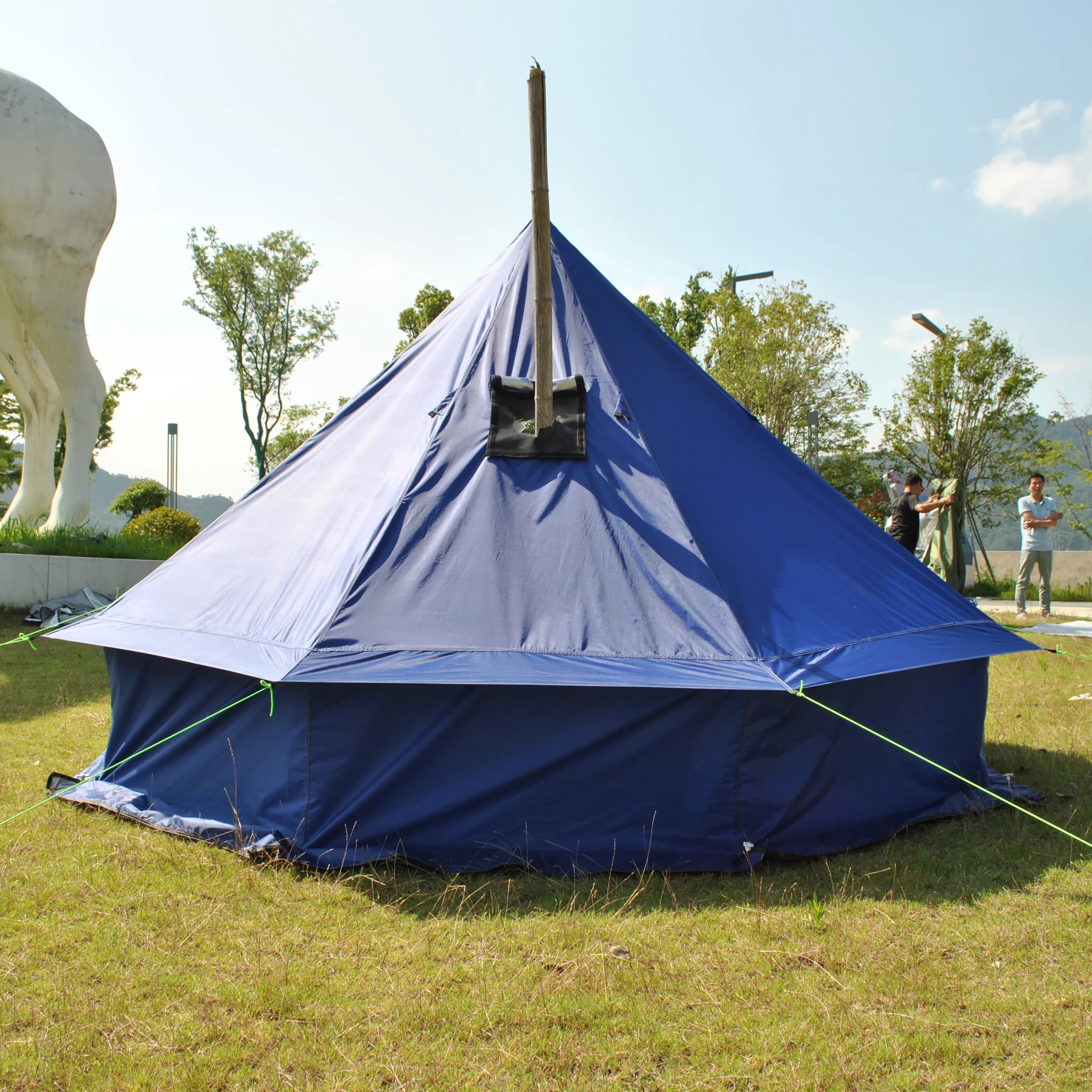 Tenda a campana con cric per stufa, yurta spaziosa per campeggio glamping in famiglia, tenda per 4 stagioni con pavimento rimovibile con cerniera