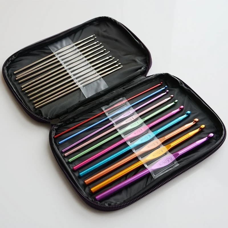 22 pz/set FAI DA TE Filato Ago Da Cucire con Custodia ergonomica Uncinetti In Alluminio Multicolor Misto 2-8mm ferri da maglia