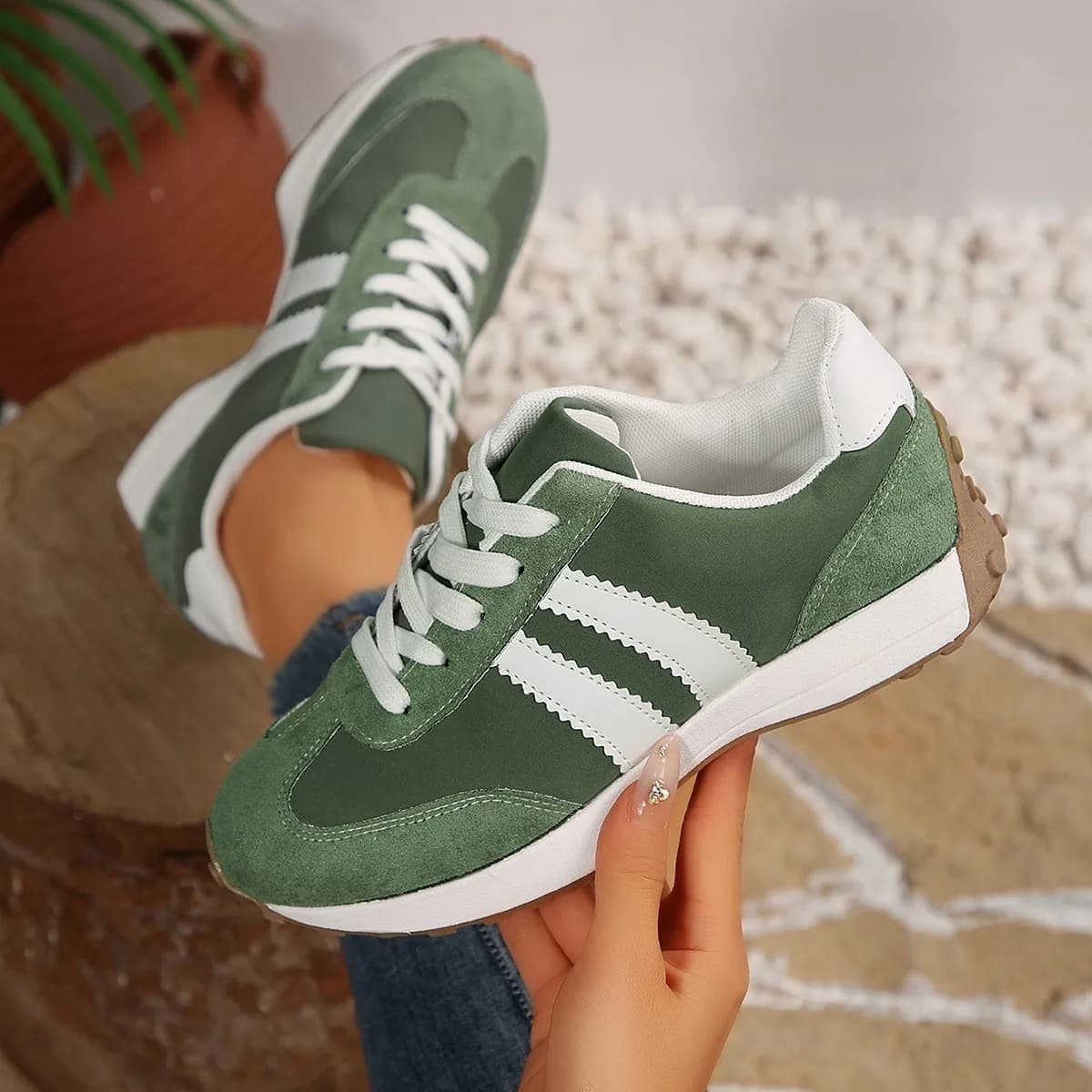 2025 Nuove scarpe da ginnastica da donna per il tempo libero Scarpe da ginnastica antiscivolo resistenti all'usura Scarpe sportive da esterno Scarpe da corsa comode leopardate primaverili