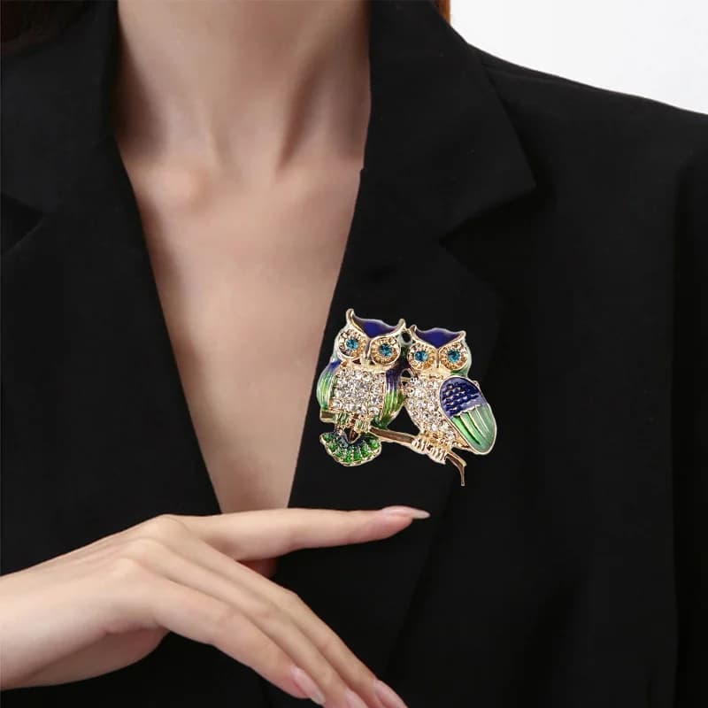 Spilla a forma di gufo, universale, in lega con intarsi di diamanti, alla moda e versatile, accessorio per abiti, sciarpe e zaini