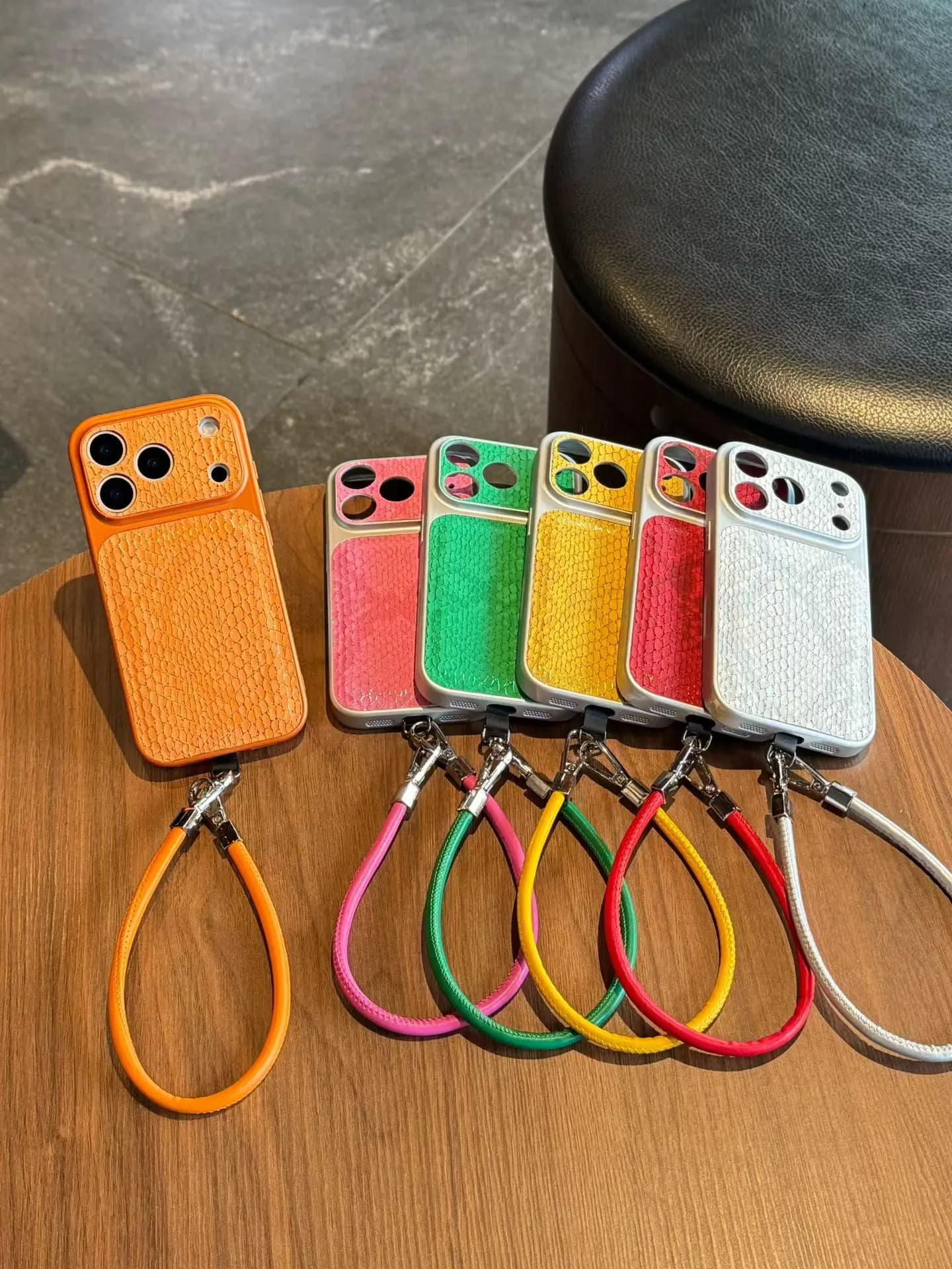 Korean INS Colorful Snake Pattern Wrist Strap Phone Case for iPhone 17 16 15 14 Pro Max Back Cover Capa