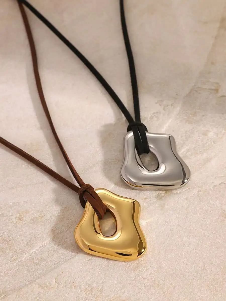 Collana con ciondolo geometrico asimmetrico lucido per donna