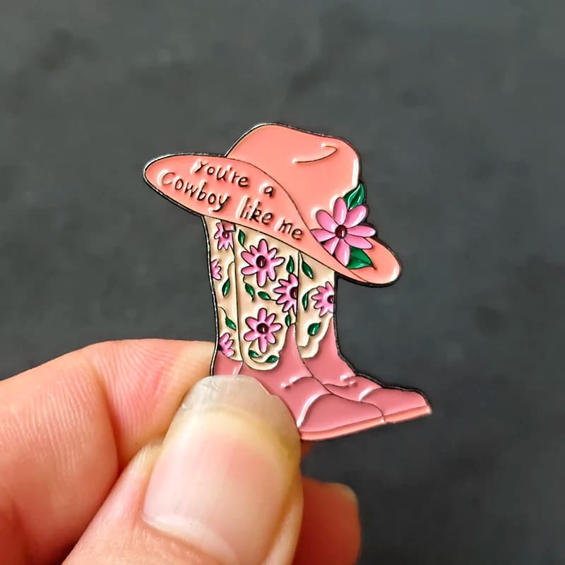 Spilla per canzone musicale Cappello da cowboy Stivali con fiori Distintivo Abbigliamento Borsa Accessori Fan piccolo regalo