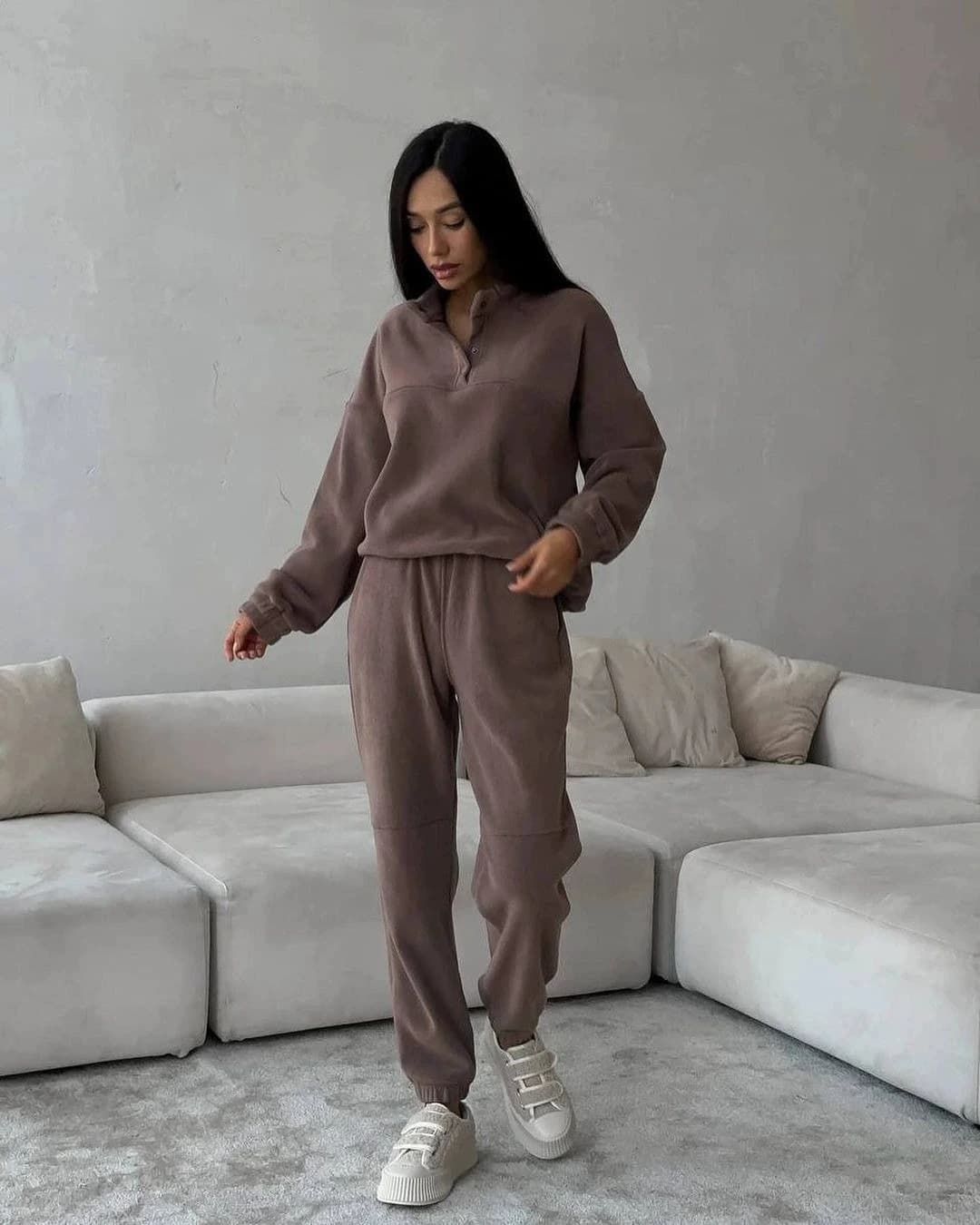 Fashion Casual Sports Clothing Set: Hoodie and Long Pants in Polyester with High Neck and Strap Closure