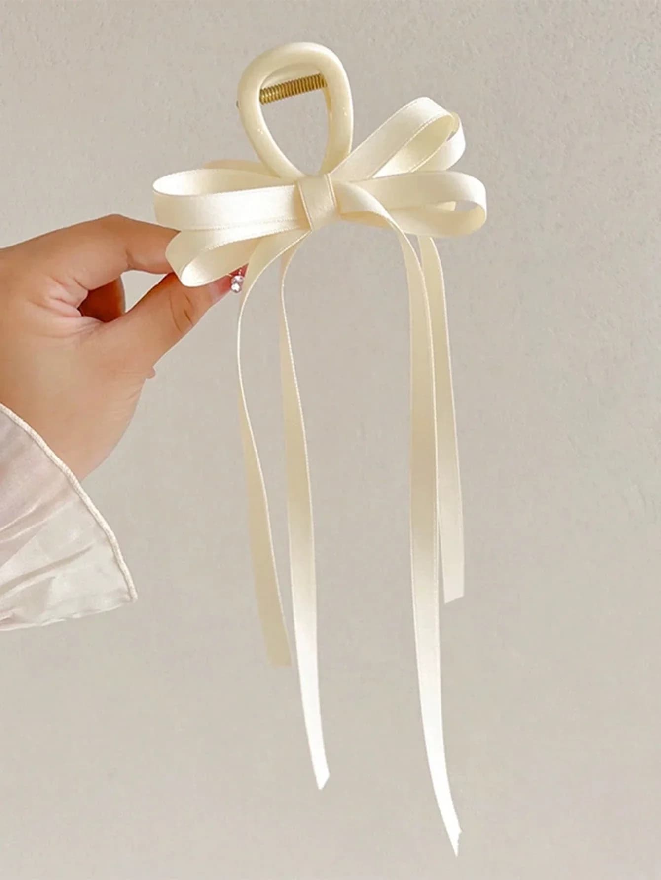 Elegante fermaglio per capelli a doppio fiocco color crema con nastro decorativo per donna
