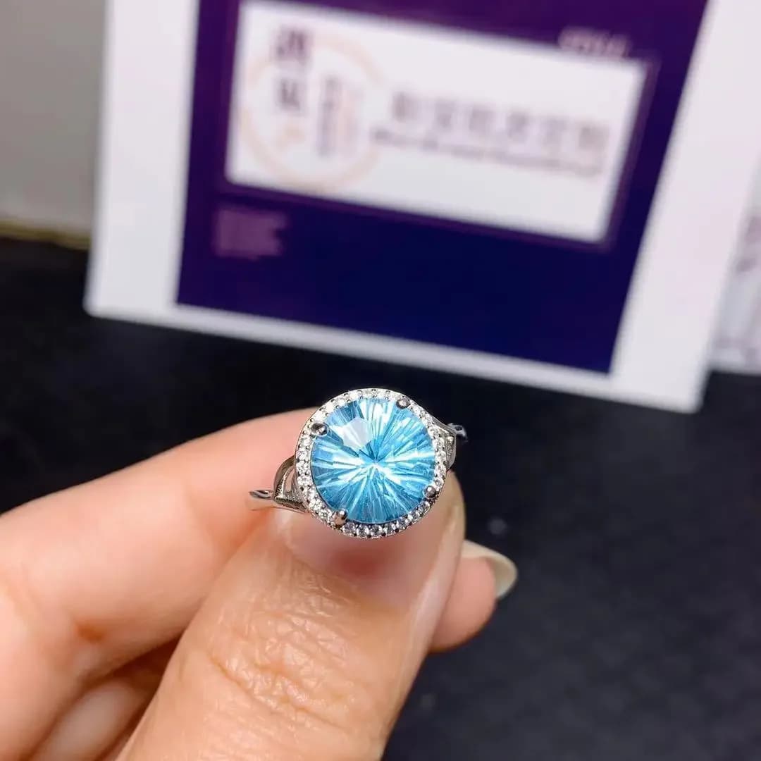 Anello in argento con topazio azzurro rotondo brillante per donna da ufficio Anello con topazio naturale di grado VVS Gioielli in argento sterling 925 con topazio