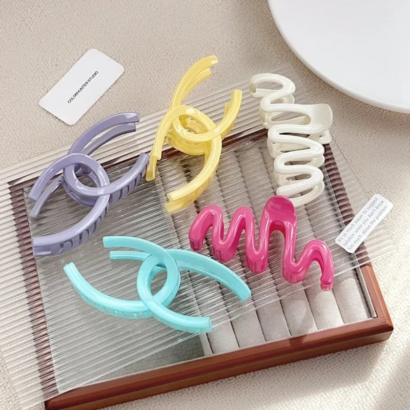 Cream Dopamine Wavy Large Shark Hair Claw Clip Vibrant Multicolor Cute Hair Jewelry For Hairstyle Campus Versatile Chic Present