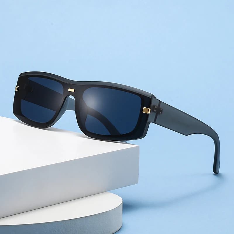 2024 New sunblock outdoor riding glasses occhiali da sole UV occhiali con montatura nera mostrano un viso piccolo