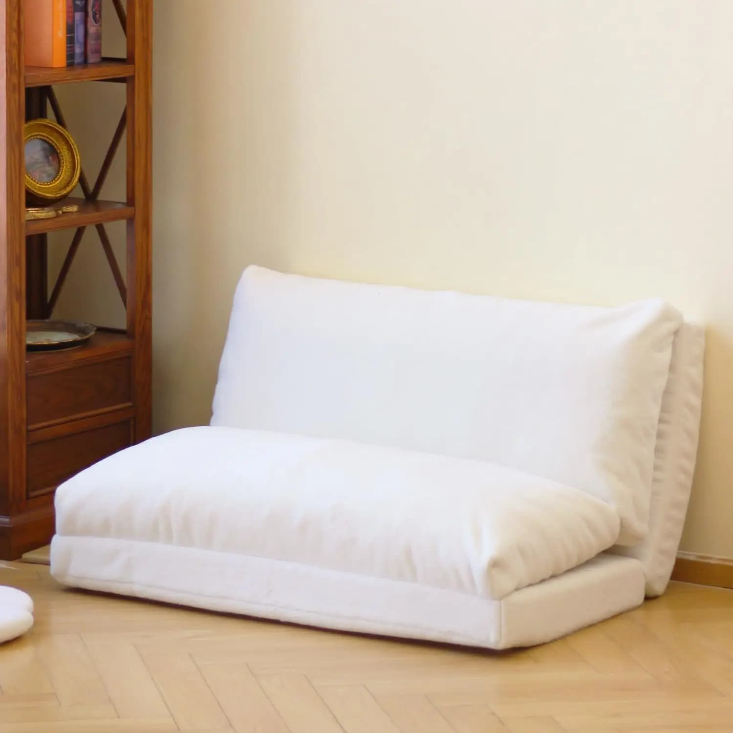 Divano Letto Pieghevole con Imbottitura in Schiuma, Rivestimento Rimovibile e Lavabile, Morbida Pelliccia Sintetica - Bianco Medio