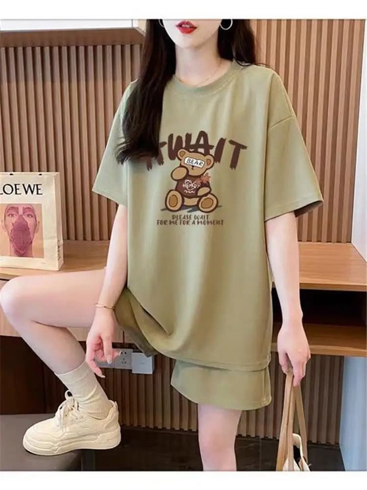 Completo Sportivo Casual da Donna, Nuovo Stile Estivo Versione Coreana, Top a Maniche Corte con Stampa Orso e Scritta, Pantaloncini, Set Due Pezzi