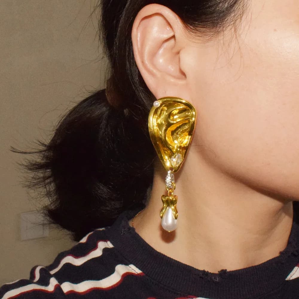 Orecchini pendenti in lega metallica surrealista con perle per donna, gioielli alla moda, splendido accessorio pendente da donna