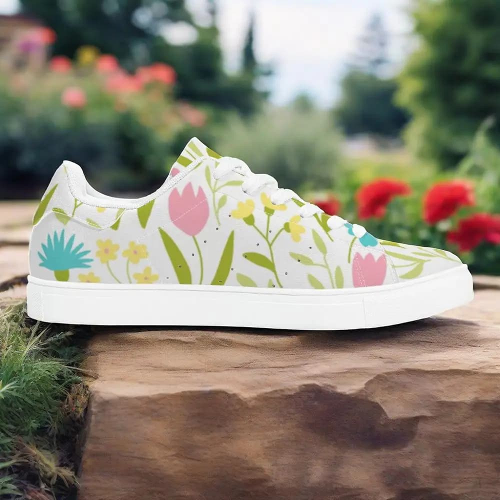 Scarpe da ginnastica casual bianche con stampa verde a tema primaverile, eleganti e versatili sia per uomo che per donna