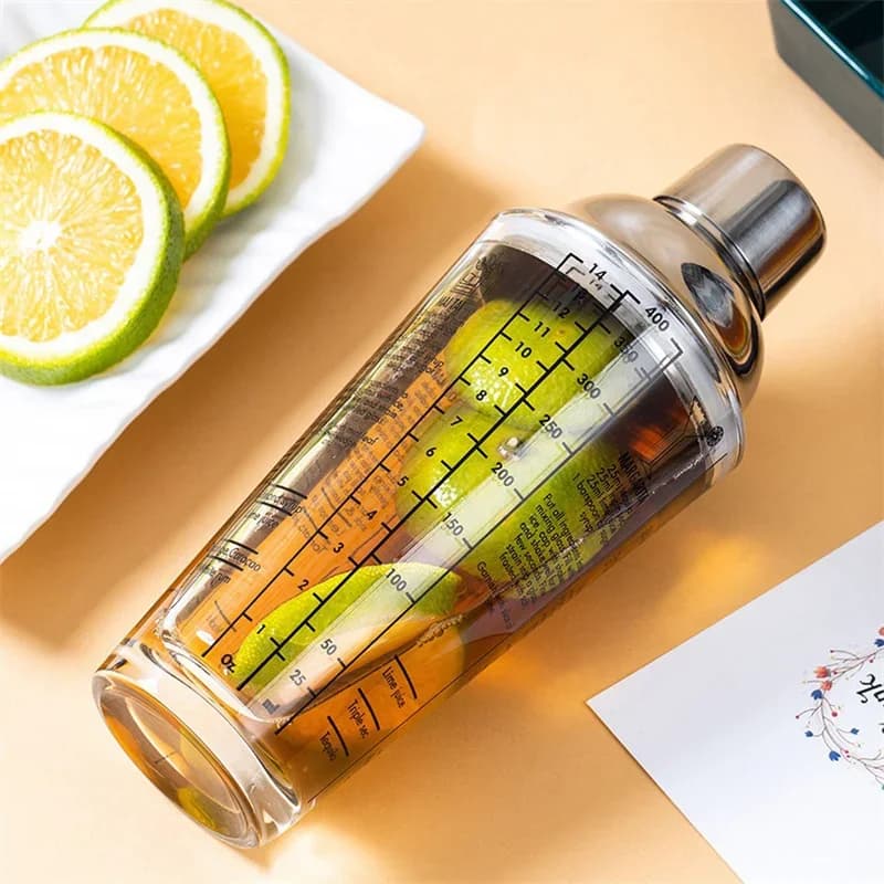 Shaker per cocktail in vetro Shaker a mano con bilancia 400/600ML Coperchio in acciaio metallizzato e colino Tè al latte Vino Bevanda Shaker Mixer Bar