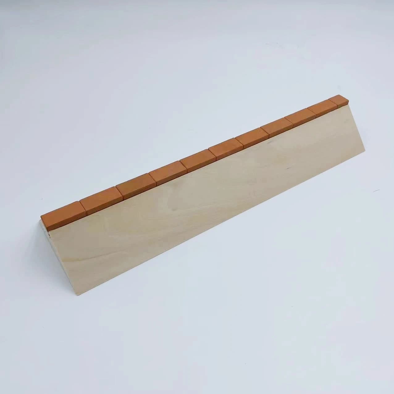Rampa per tastiera ostacolo in legno forma triangolare con veri mattoni