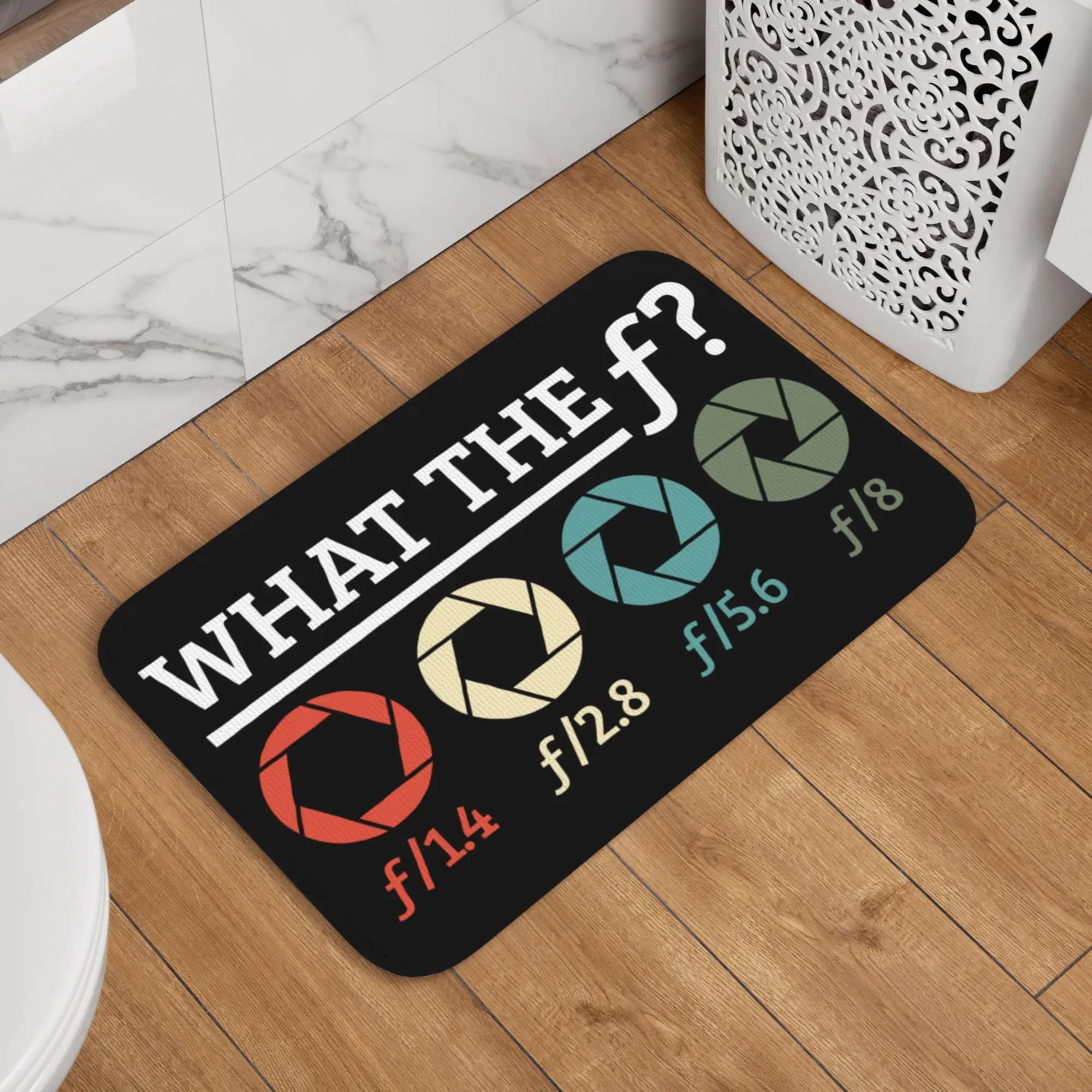 Tappeto Zerbino Antiscivolo per Esterni con Apertura a Forma di Otturatore Fotografico, per Bagno, Cucina, Balcone, Ingresso - Design 'What The F Floor'