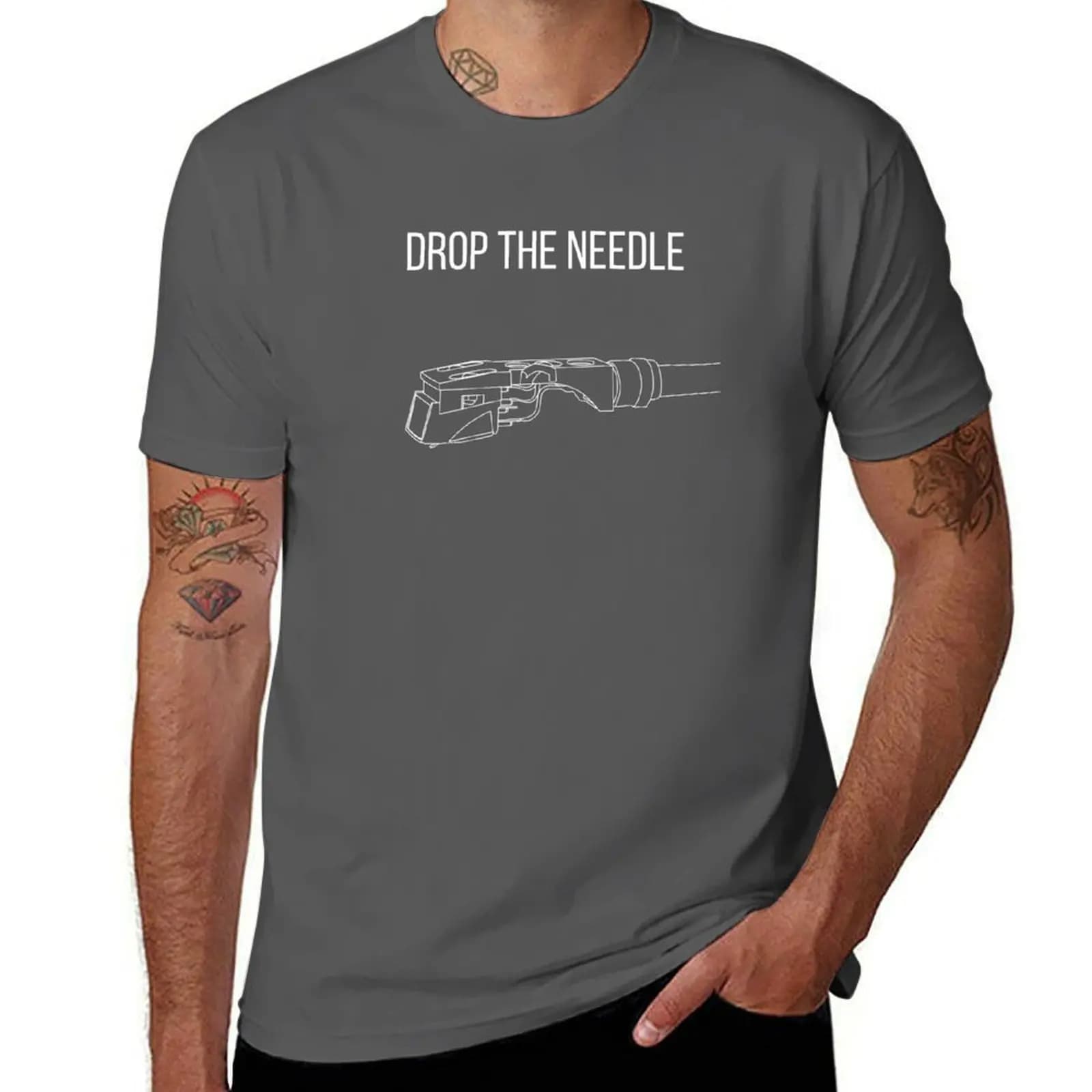 T-shirt DROP THE NEEDLE con stampa casual a motivi