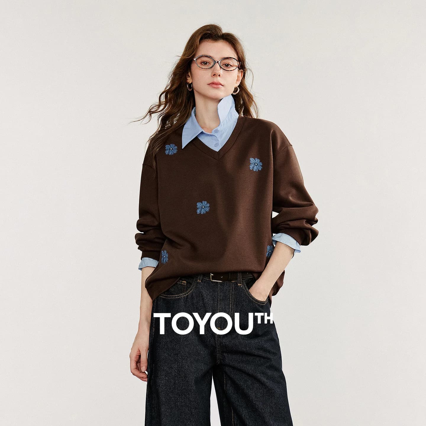 TOYOUTH Felpa da donna 2025 Autunno Nuovo Denim Fiore Ricamo Falso in due pezzi Splicing Colletto rovesciato Pullover casual in cotone