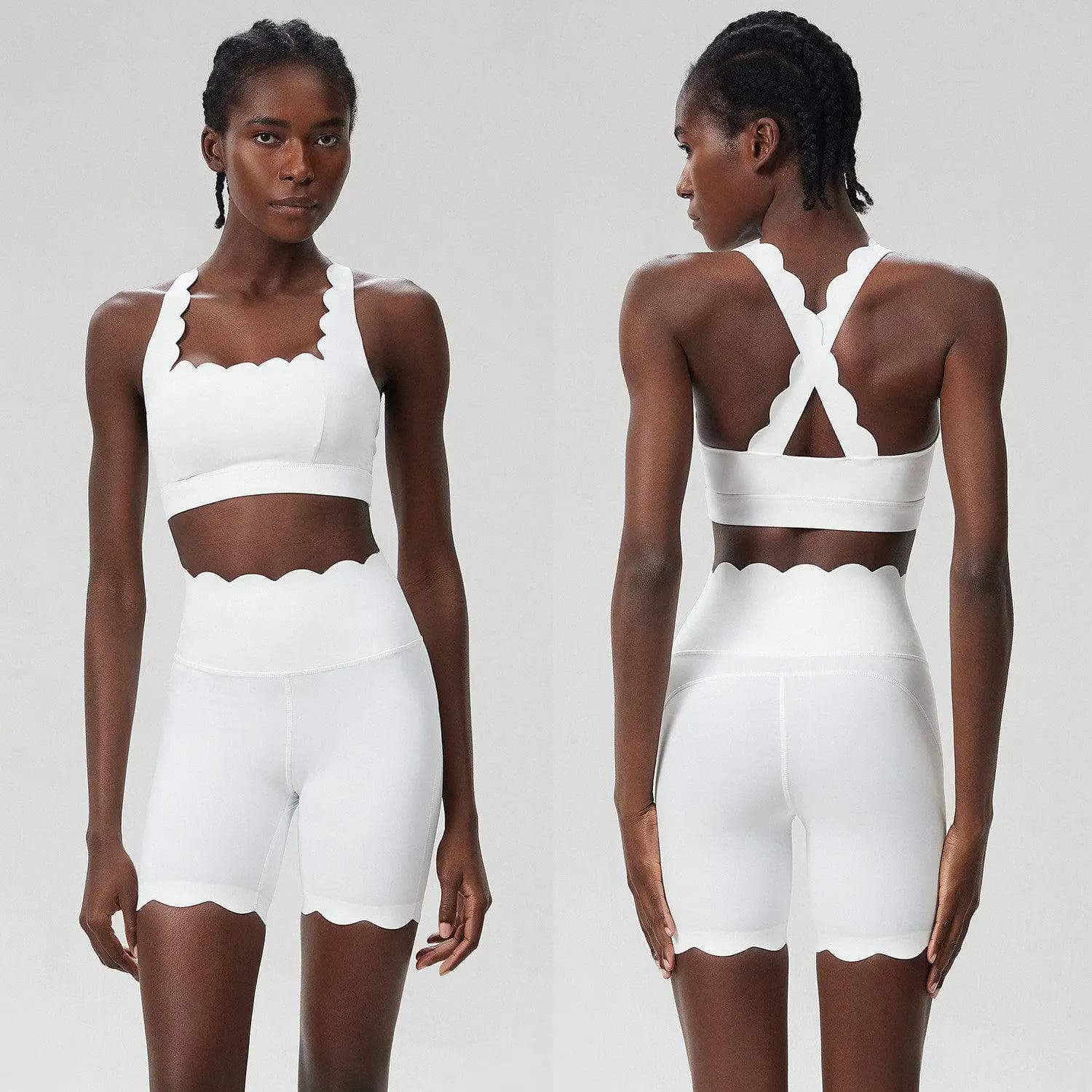 Set sportivo da yoga senza cuciture per donna con reggiseno e pantaloncini, design a balze incrociate, assorbimento degli urti, bellissimo design per la schiena, abbigliamento per esercizi.
