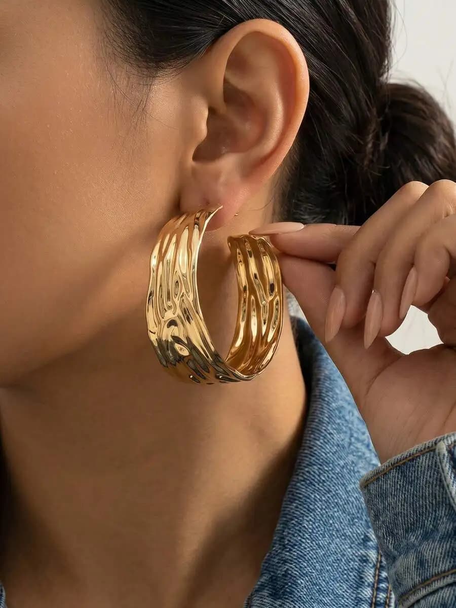1 pair trendy oversized earrings in European American style