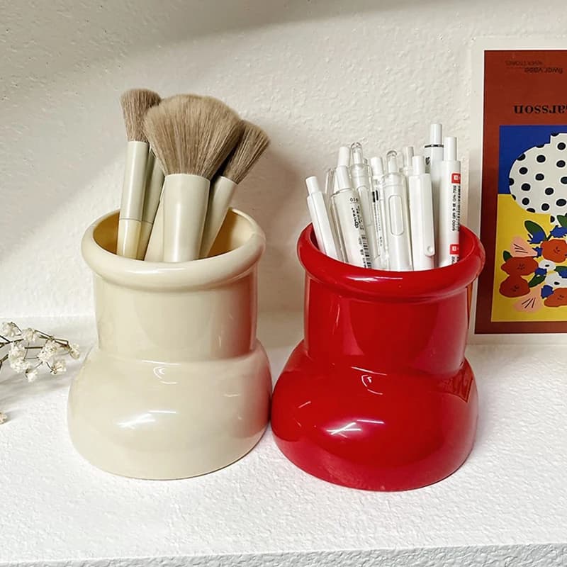 Organizzatore da scrivania multifunzionale Stivali rossi Decorazioni natalizie Portapenne Porta pennelli per trucco Archiviazione di materiali artistici per ufficio desktop