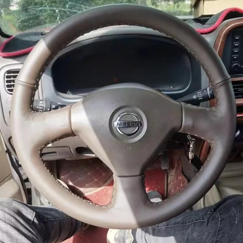 Coprivolante in vera pelle marrone scuro cucito a mano per Nissan Navara Pickup D22