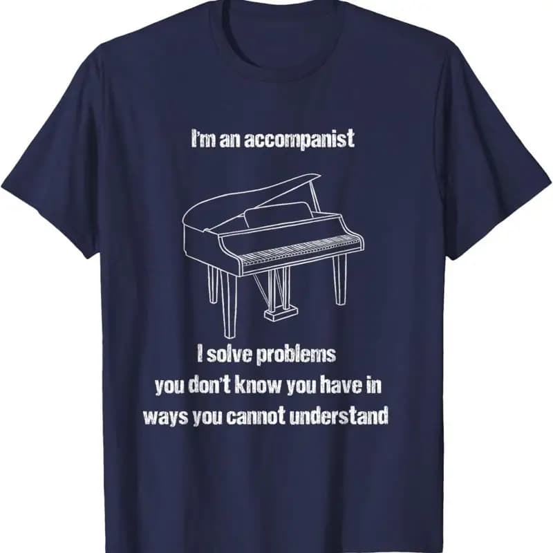 Il accompagnatore risolve i problemi che non conosce avere una maglietta per pianoforte
