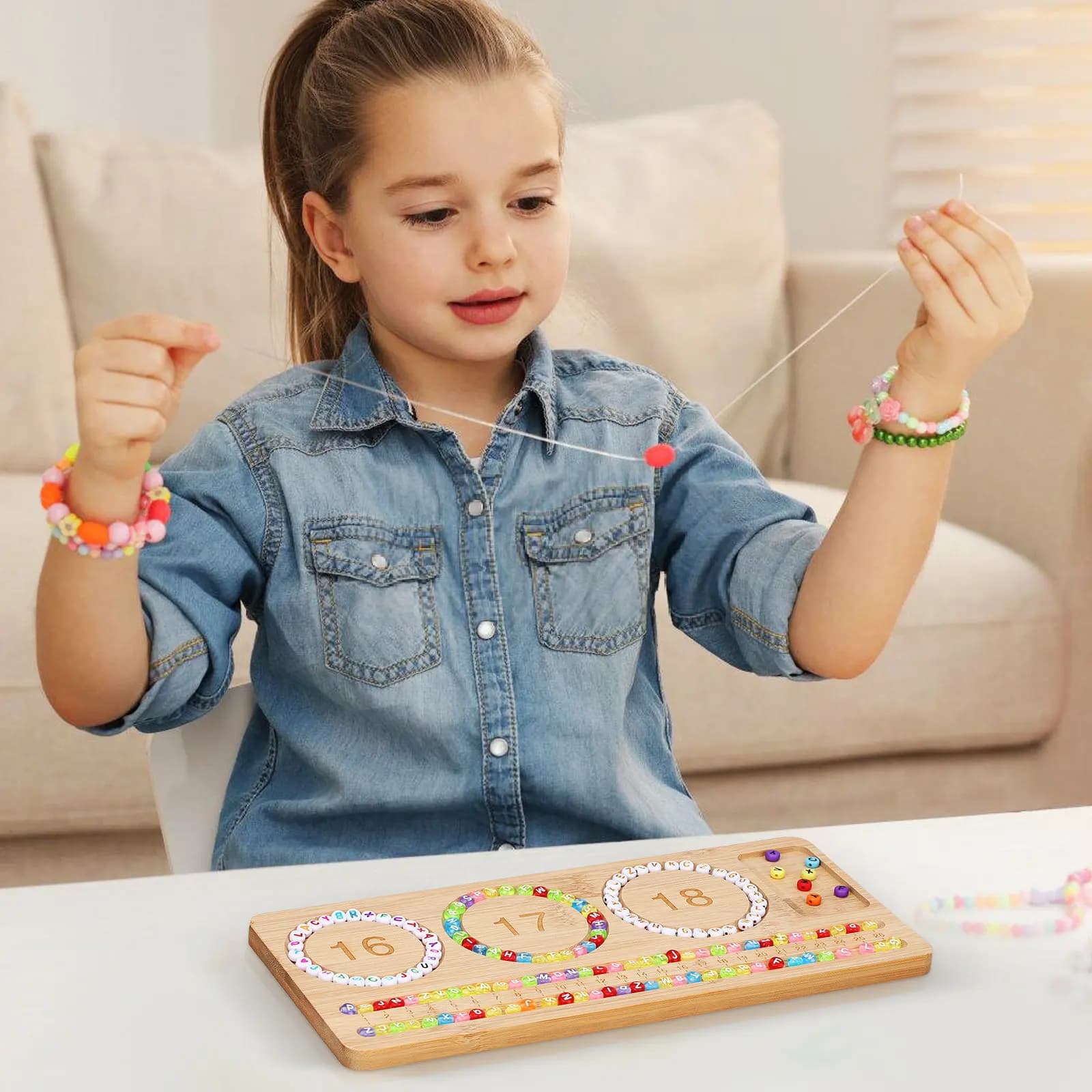 Vassoio con design a perline in legno e fessure scanalate per la creazione, l'ordinamento, l'inscatolamento e l'organizzazione di gioielli, collane, bracciali e progetti artigianali