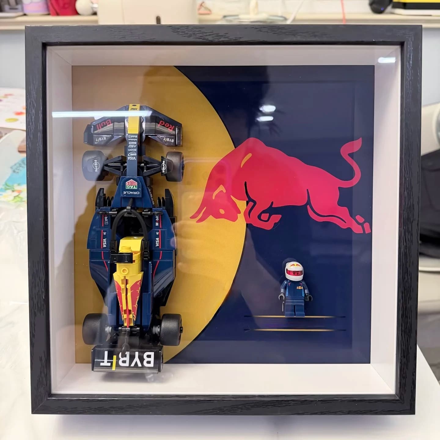 Solo espositore da parete adatto per il giocattolo da costruzione Lego Speed 77243 Red Bull Team Rb20F1 Racing
