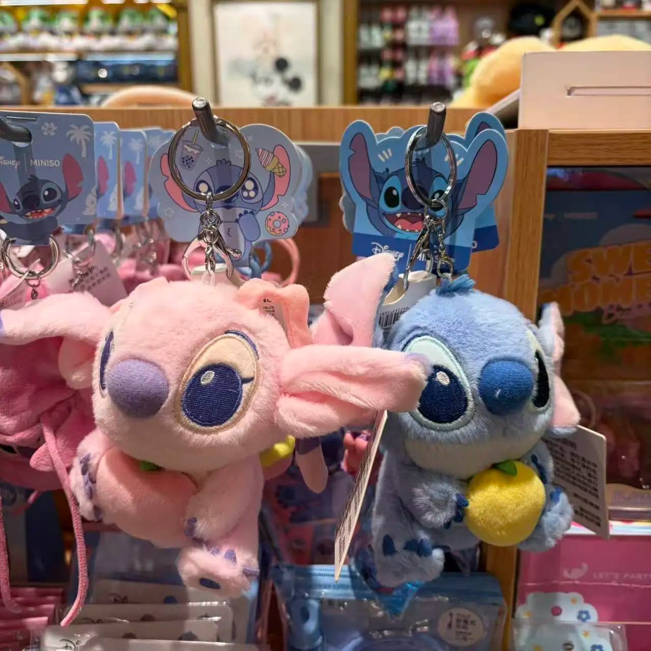 Portachiavi in peluche Disney Embrace Fruit Series, ciondolo a forma di frutto da coccolare per borsa, regalo simpatico e morbido animale di peluche