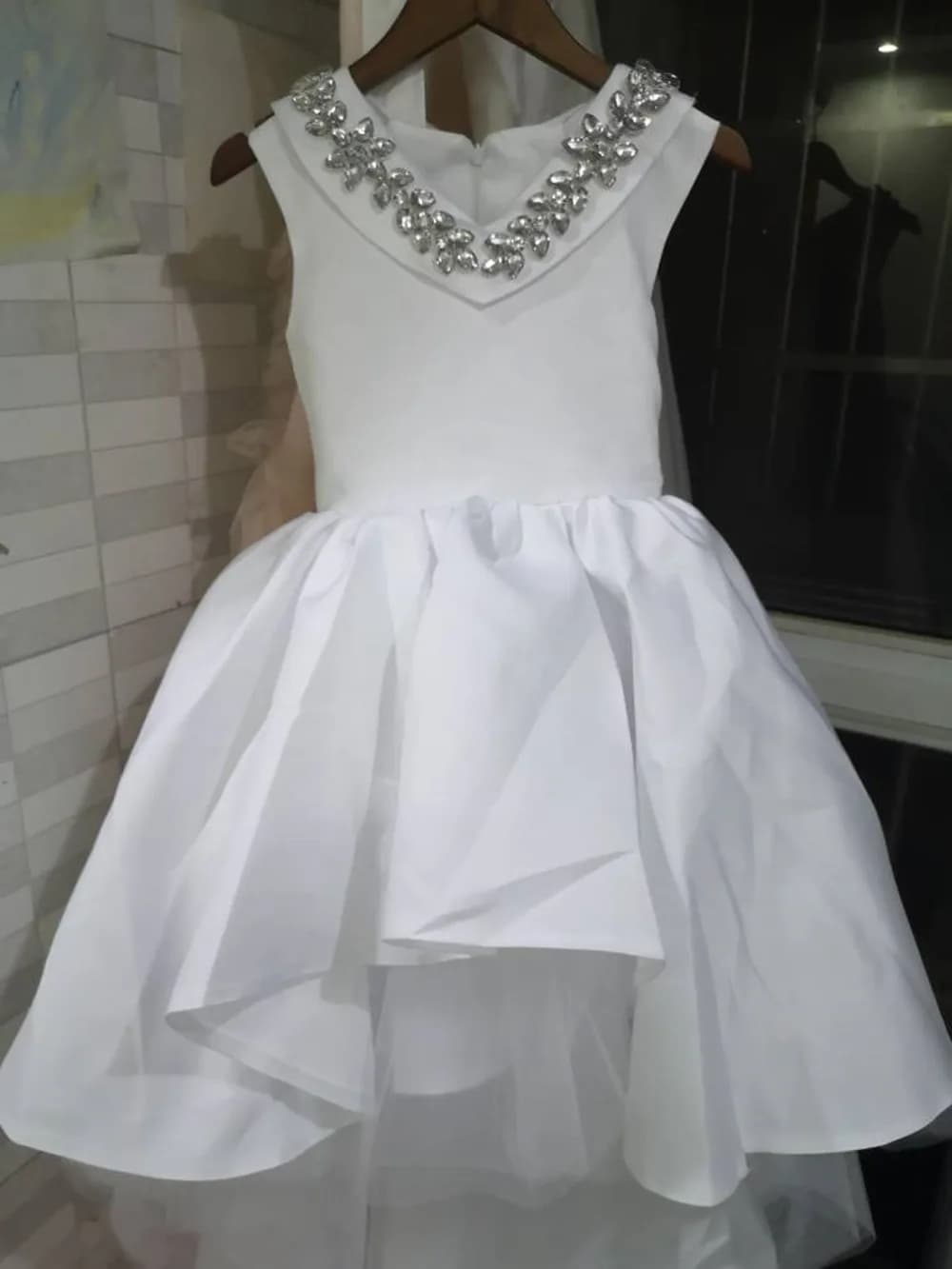 Abiti da ragazza di fiore in pizzo bianco con scollo a V e fascia in tulle, abiti da prima comunione, abiti da ballo, abiti da principessa per bambina